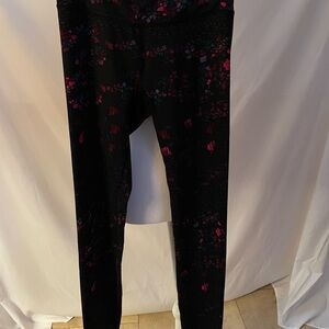 Steve Madden Women’s black and pink pattern leggings/athletic wear.